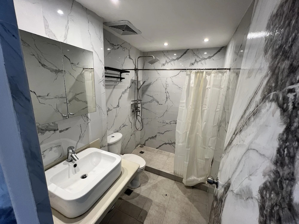 Spacious Oceanview Corner Suite Brand New
