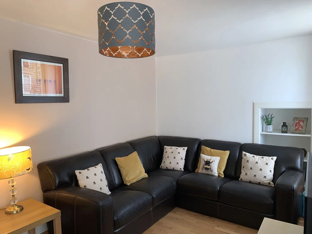 Charming 5-bed Apartment in Edinburgh