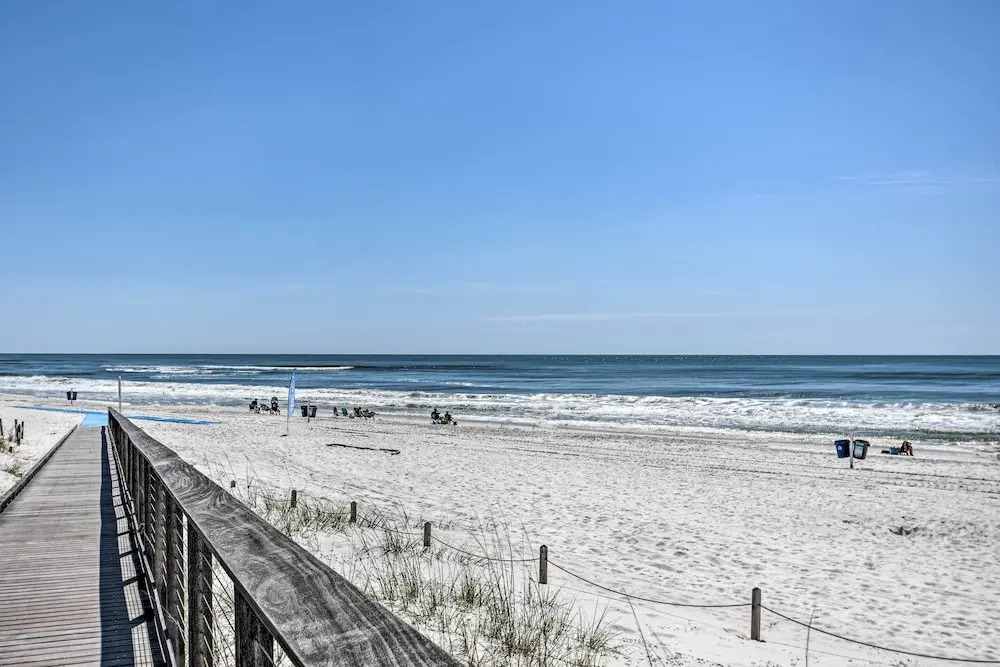 Chic Gulf Shores Condo w/ Pool & Beach Access