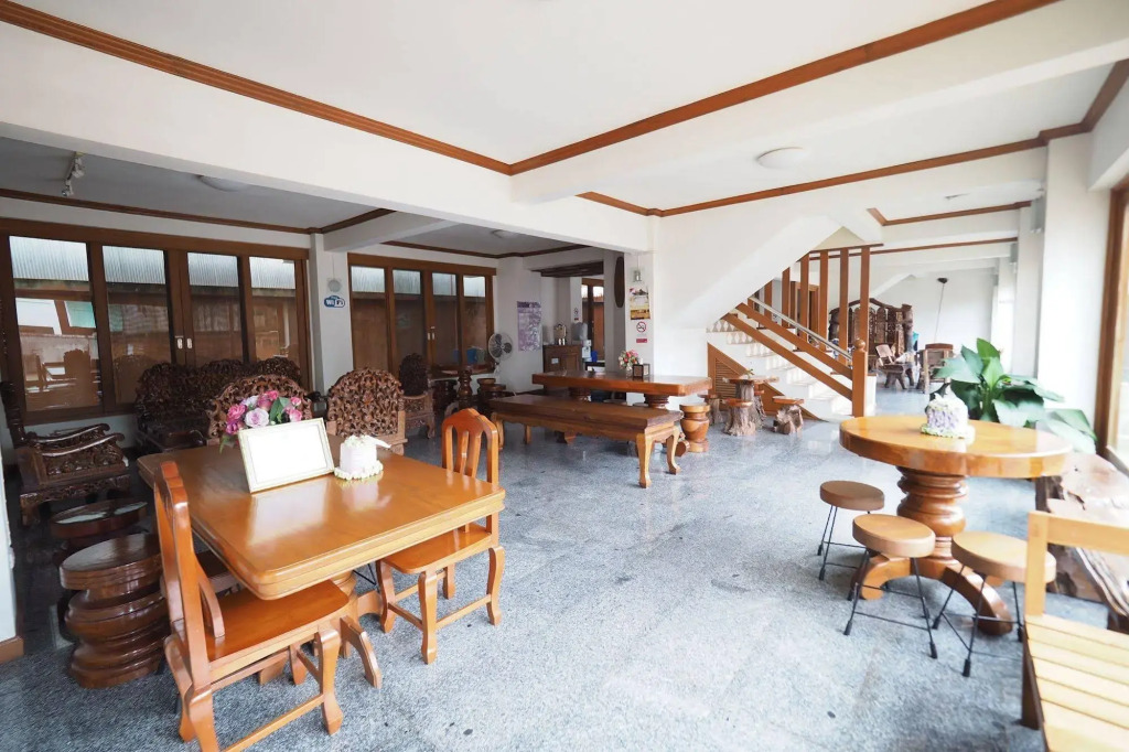 Fah Place Hotel
