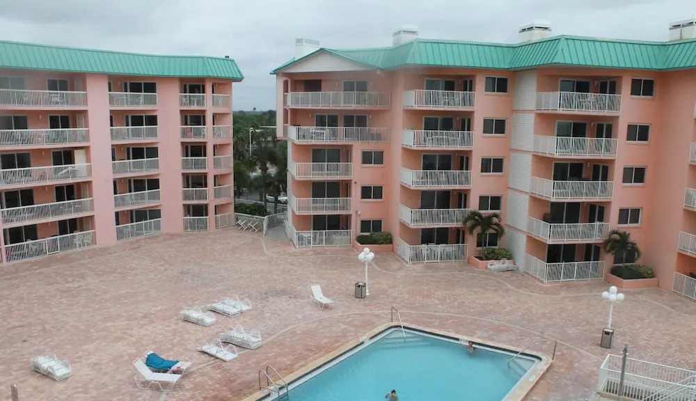 Beach Palms 404