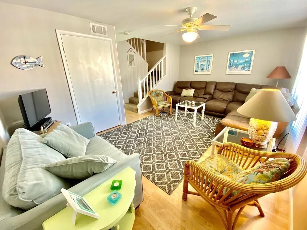 Dewey Villa 2B