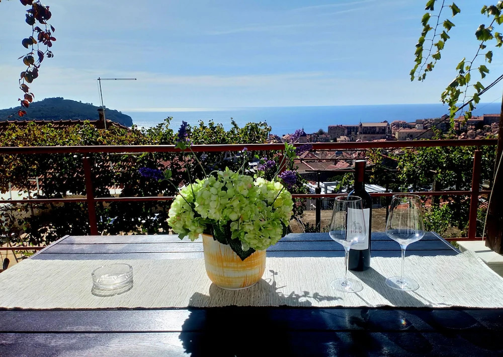 Apartment Near Old Town Dubrovnik With Terrace and Beatuful View