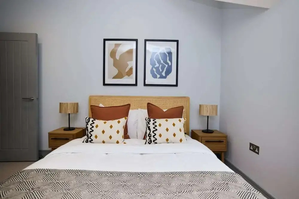 The Woodborough Place - Beckoning 2bdr Flat With Balcony