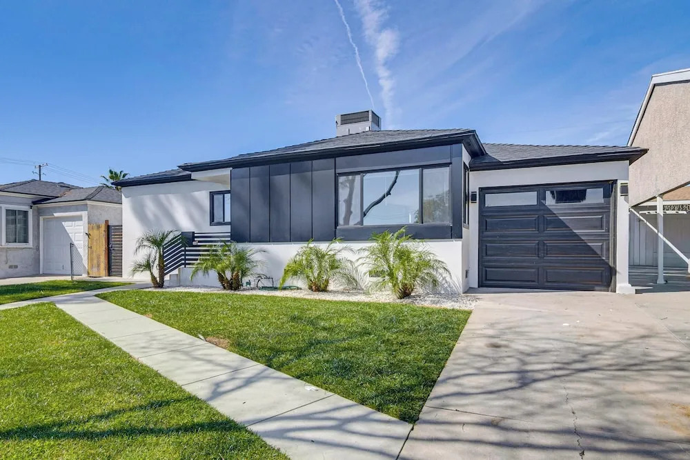 Studio Tours & Universal Fun! Burbank Family Home