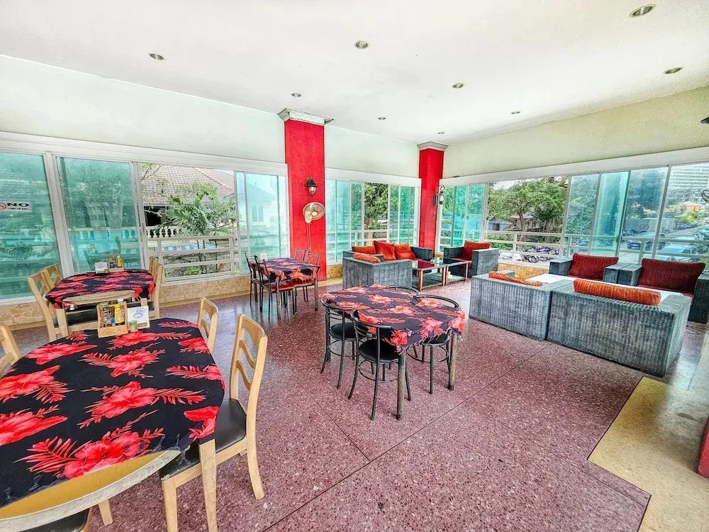View Talay 5 - Beachfront Ocean View - High Floor & Huge Pool