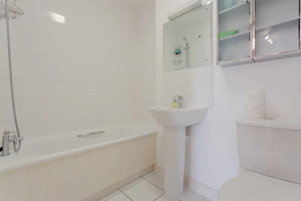 2 Bedroom Apartment in With Views in Shadwells