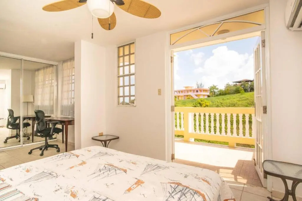 3 bdr apt with pool steps from Sandy Beach