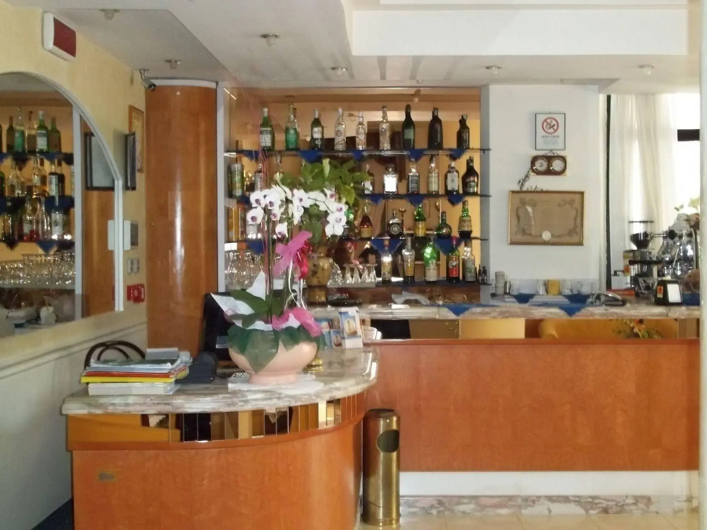 Hotel River fronte mare con piscina