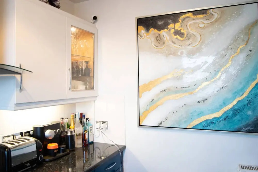 Quirky Urban Flat with Impressive Panoramic Views