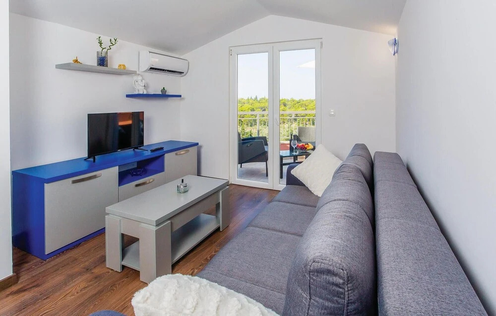 Nice Apartment in Makarska With 1 Bedrooms and Wifi