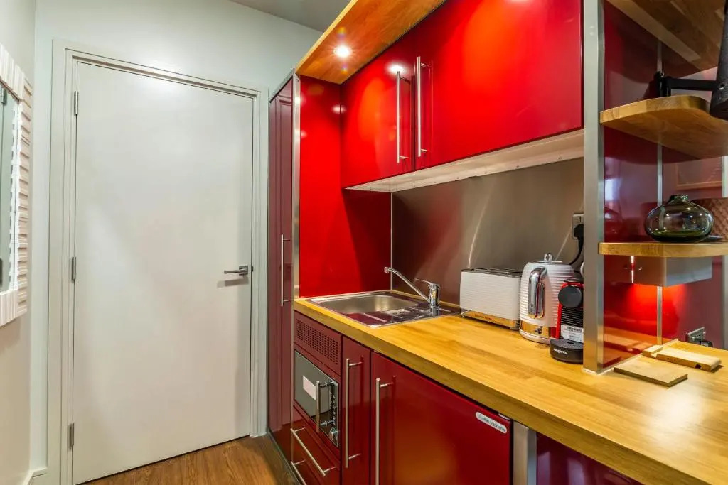 Romantic Getaway Studio Pods close to City Centre with FREE WIFI
