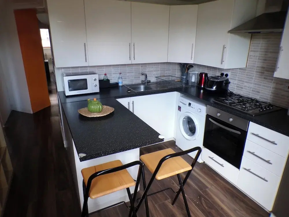 Chelsea Orange Apartment Sleeps10-petsok-parking