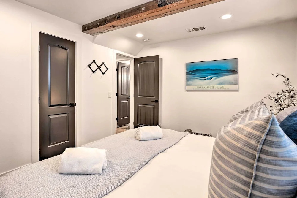 Luxe Timberland Villa w/ Lake Arrowhead Access