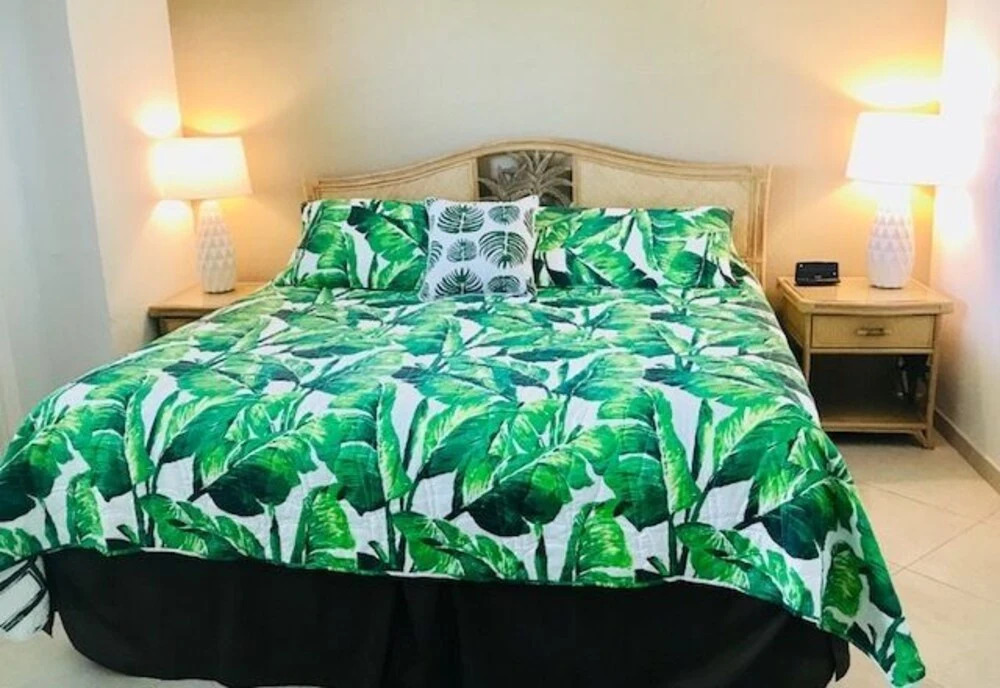 Jamaica Royale - 801 - 2 Br Condo