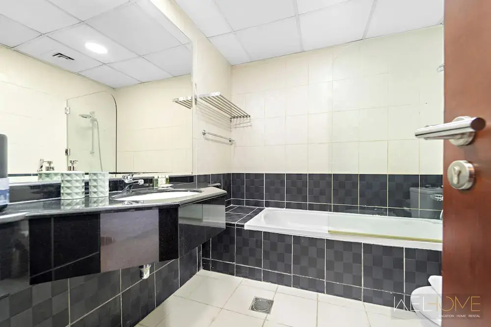 WelHome - Stunning High-Rise with Canal View Near MarinaMall