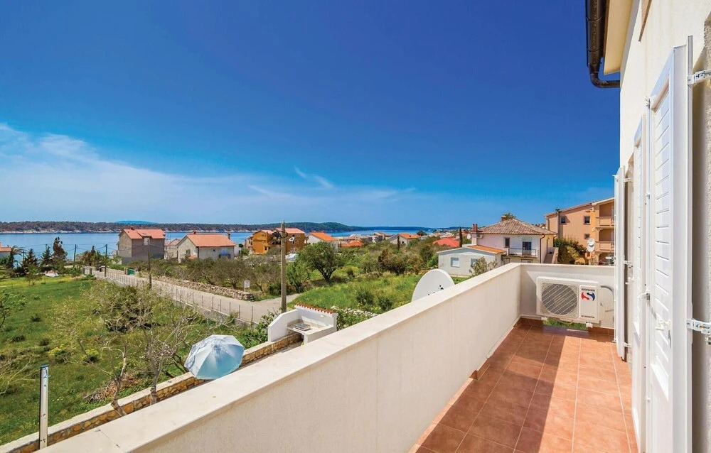 Awesome Home In Barbat