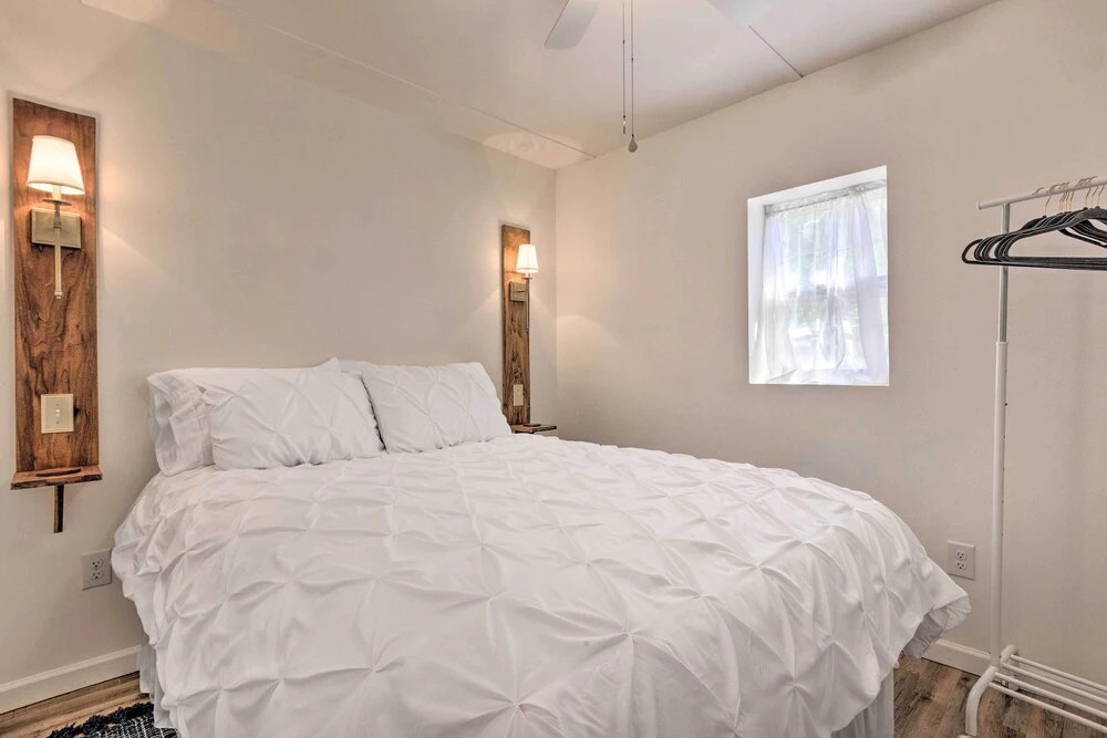 Claires Cottage ~ 4 Mi to Downtown Greenville!