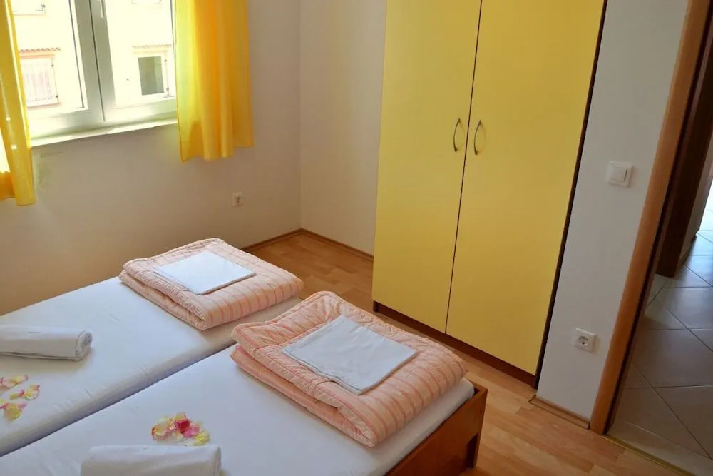 Floral Apartments Pende