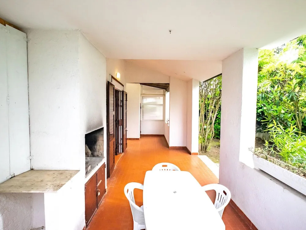 House in Residence With Garden With Gazebo and Barbecue