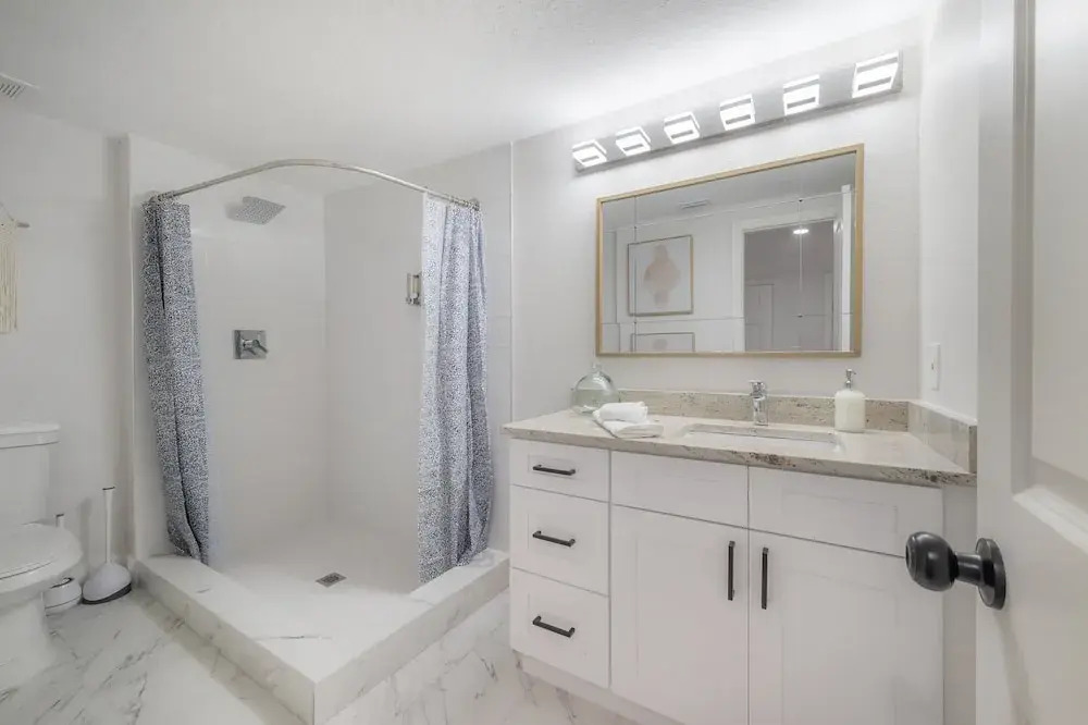 125 Harbor Bluff Dr