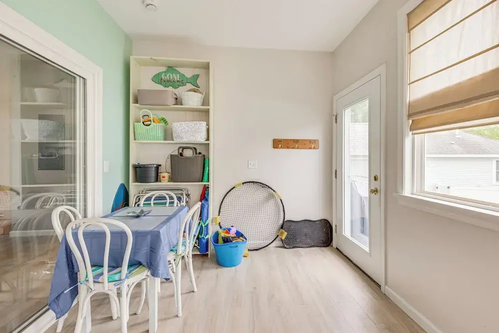 1 Mi to Moody Beach: Cottage w/ Pool Access!
