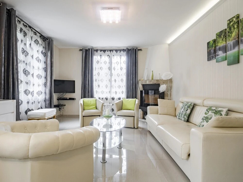 Enticing Holiday Home in Tulle with Garden
