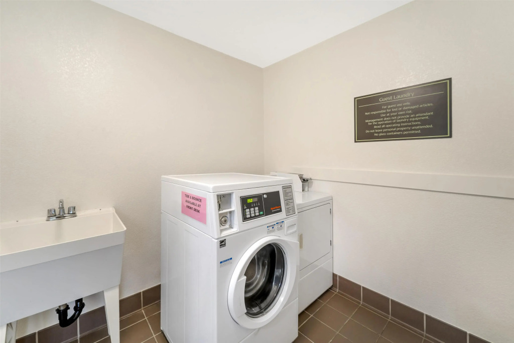 Best Western Plus Twin View Inn & Suites
