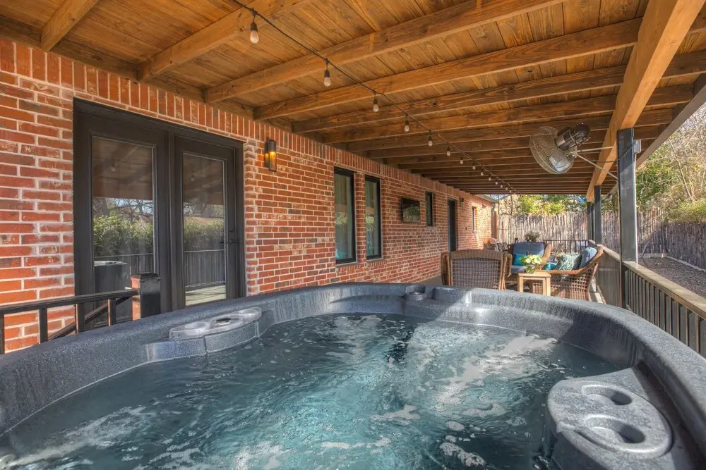 New! Luxury Home 1blk From Main St W/hot-tub&grill