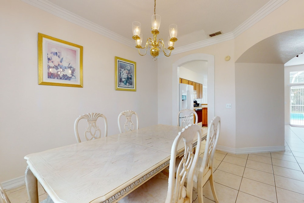 Easy-to-reach Home With Private Screened Pool, Lanai, & AC - Snowbird-friendly