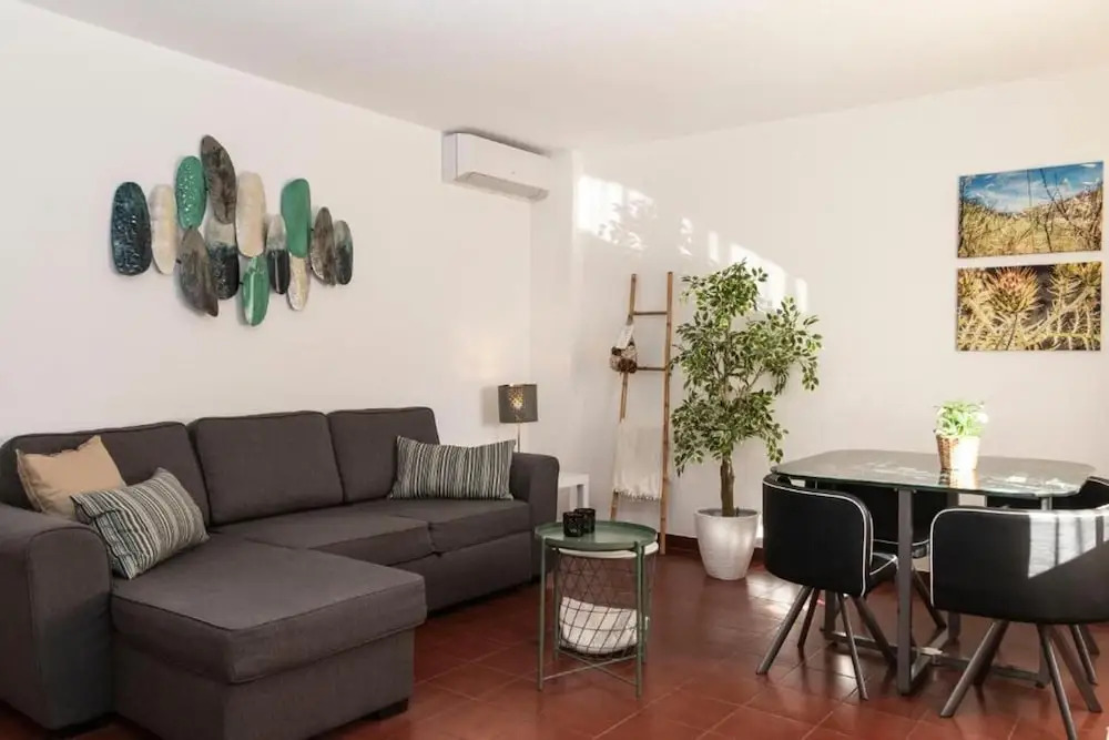 Stunning Olhos do Mar Apt, Albufeira
