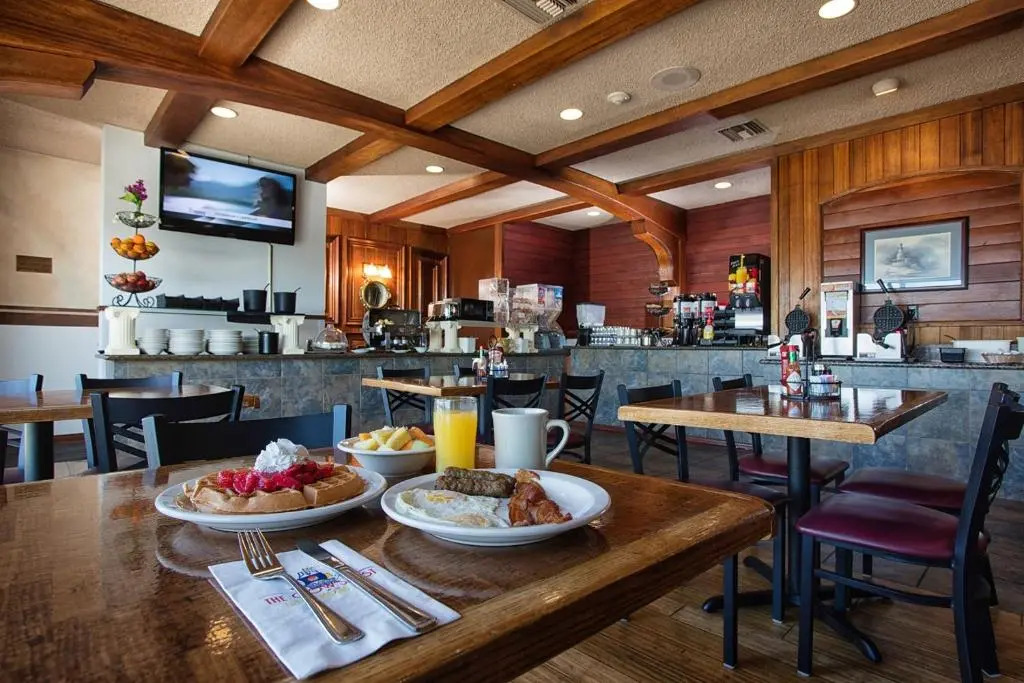 Clover Island Inn
