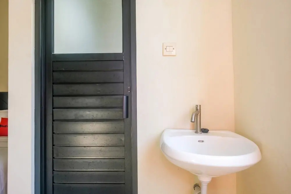 RedDoorz near Malang Creative Center