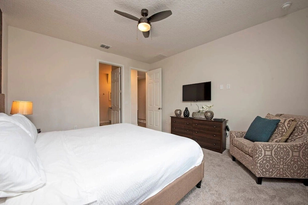 9BR Home w/ Private Pool Solara Resort