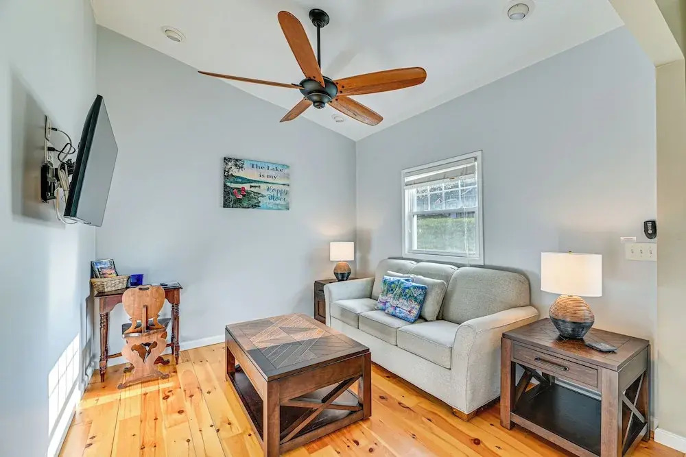 Walk to Lake! Pet-friendly Cottage in Honeoye