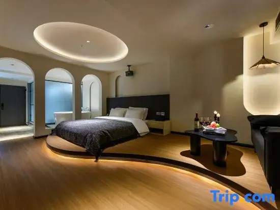 Yun Shang Tangchi Guesthouse (Hua Garden Circle Hui Dolphin Square Wuli Chong Subway Station Store)