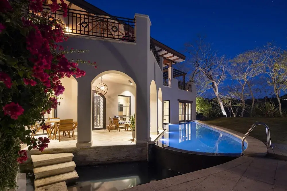 Arcos Del Mar Beachfront