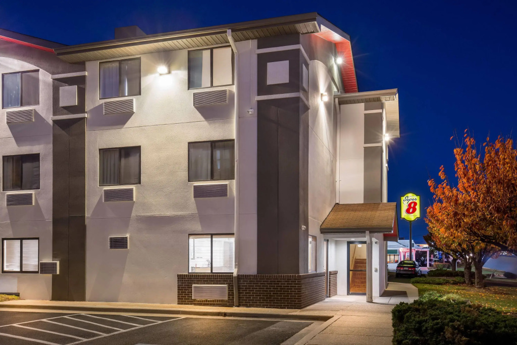 Super 8 by Wyndham College Park Wash DC Area