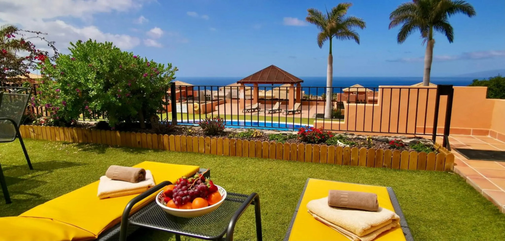 Villa mit Meerblick und Pool direkt am Golfplatz von Adeje