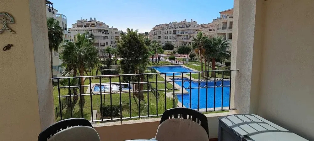 Lovely 2 Bedroom, 2 Bathroom Apartment With Pool