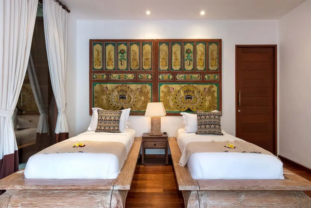 Villa Rubina - Luxury Pool Villa in Batu Belig Next to the Beach