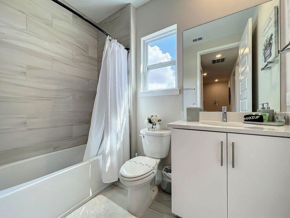 Reunion 3BR Villa Near Disney + Pool Access