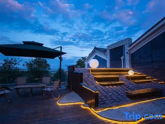 Huaqianzhu Hot Spring Hotel (Kunming Dianchi Xishan Scenic Area)
