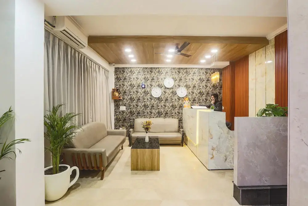 Hotel Emerald Suites & Banquet By Aura