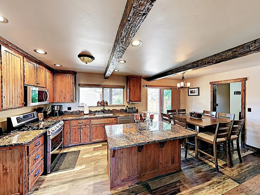 Eagle Point W/ Hot Tub - Steps To Lake! 5 Bedroom Cabin