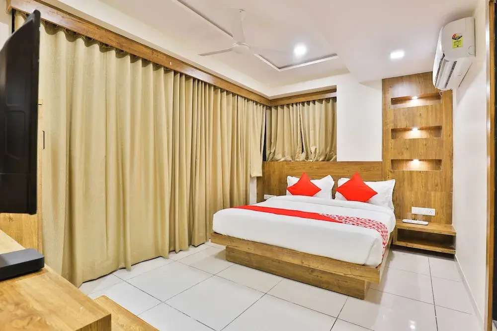 OYO 22673 Hotel Suncity