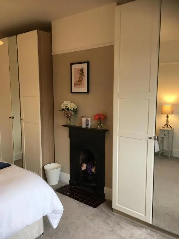 Ries Retreat - The Amethyst Room