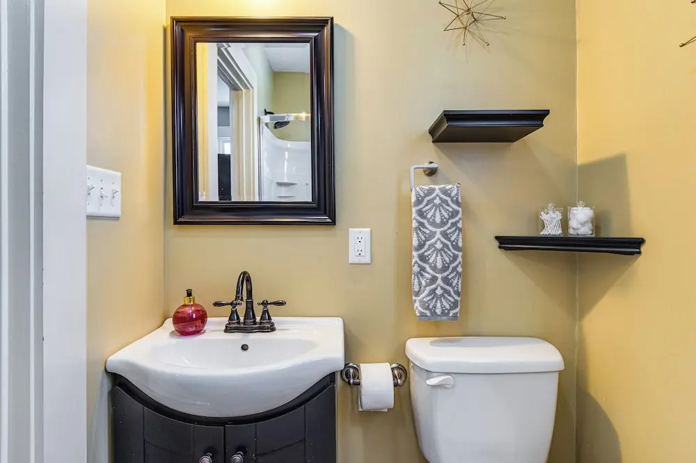 Retro-inspired Indy Home: Walk to Fountain Square!