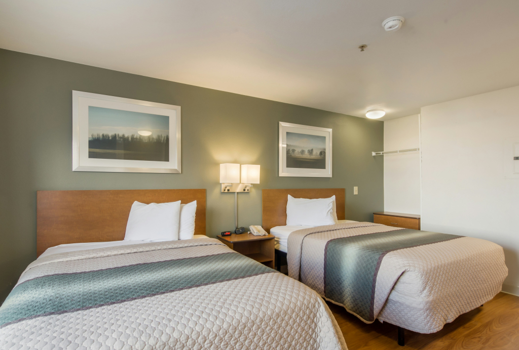 HomeTowne Studios by Red Roof Denver - Airport/Aurora