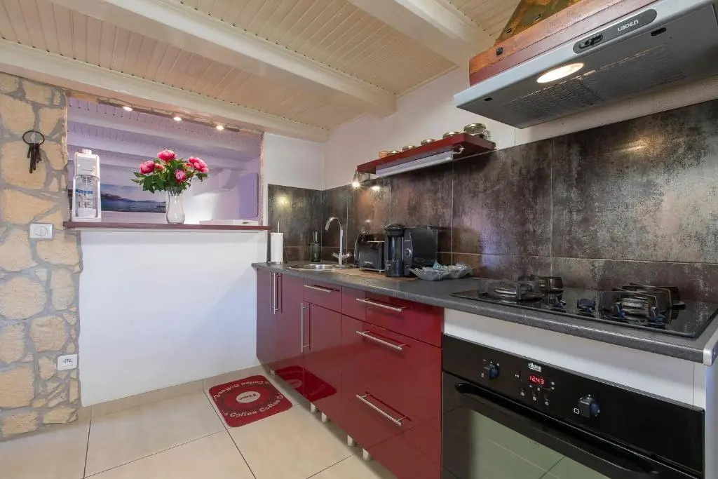 ANNECY Sainte Claire vieille ville 38m2 Terrasse proche gare et lac 4 pers 3 étoiles